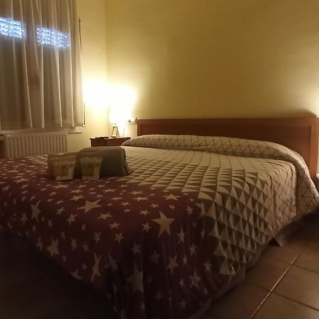 Pages Villa Sant Climent Sescebes Luaran gambar